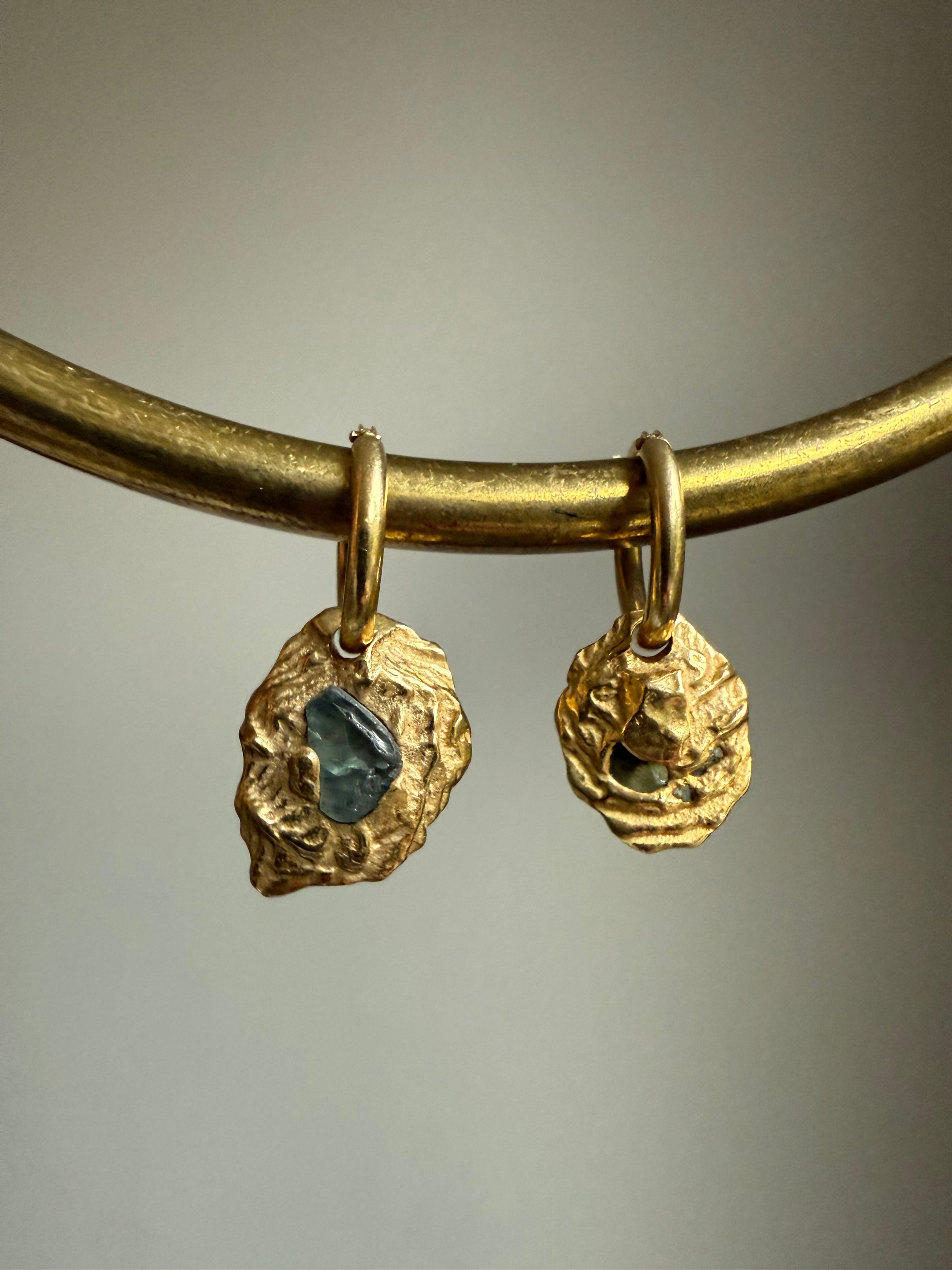 SAPPHIRE GEMSTONE HOOP 7