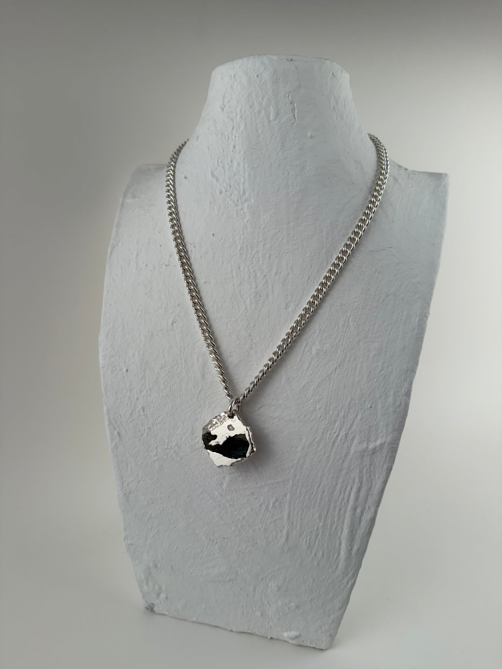 LABRADORITE CHUNKY PENDANT