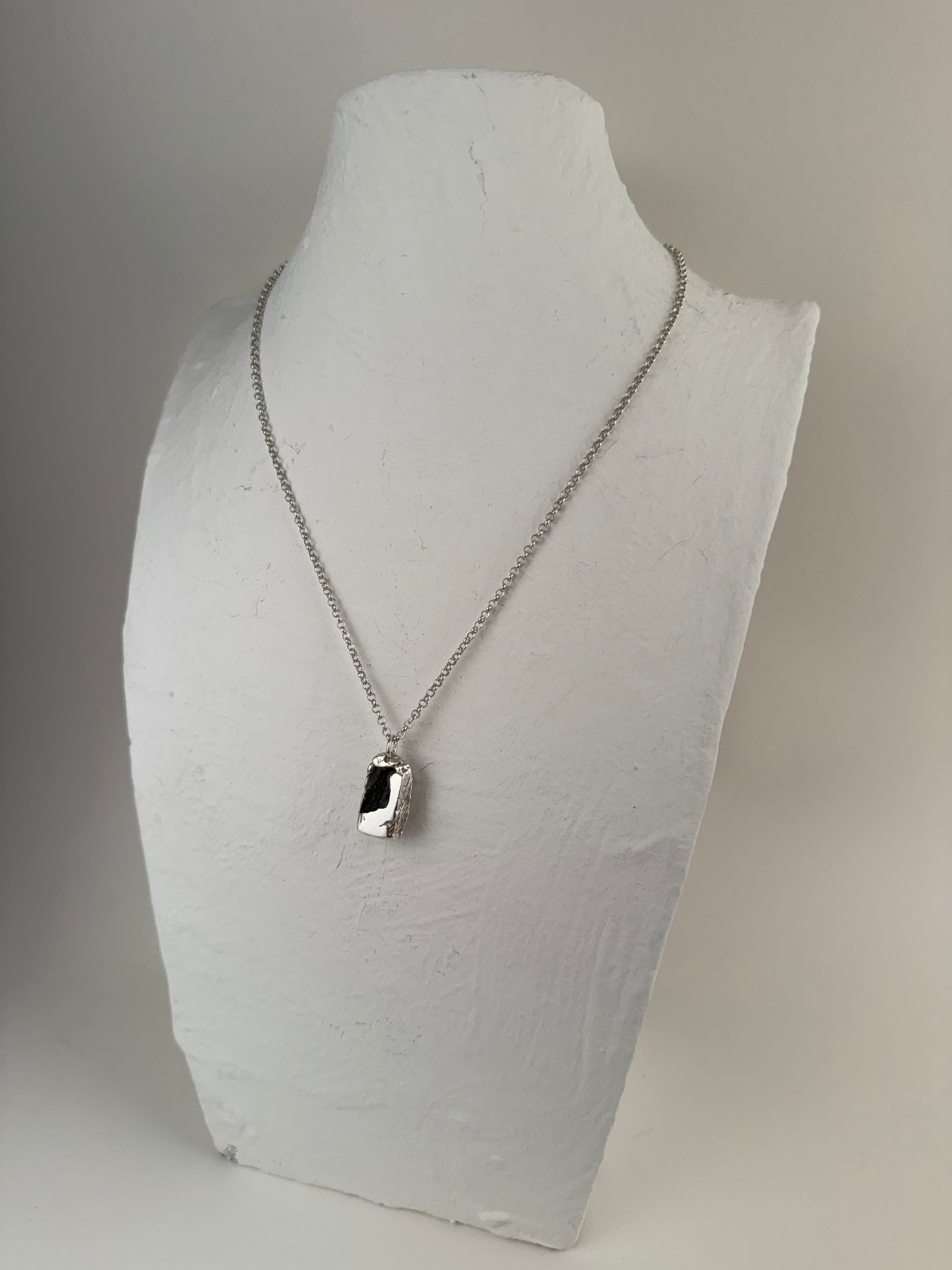 GREEN ROUGH EMERALD PENDANT