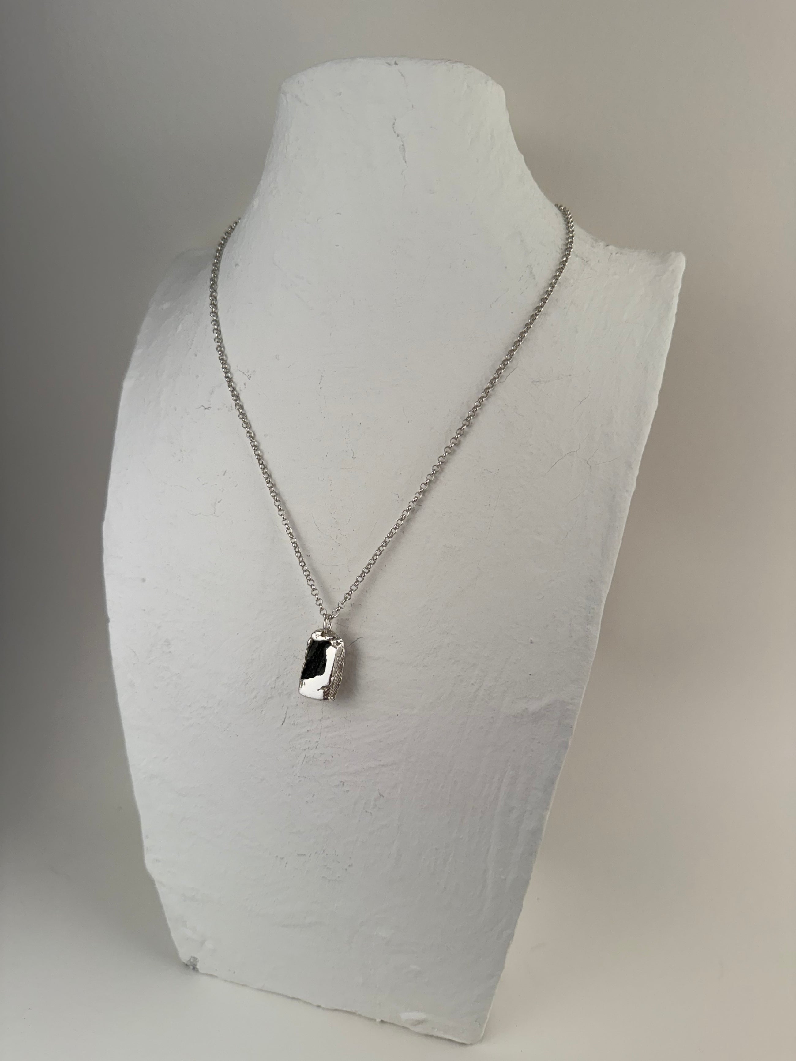 GREEN ROUGH EMERALD PENDANT