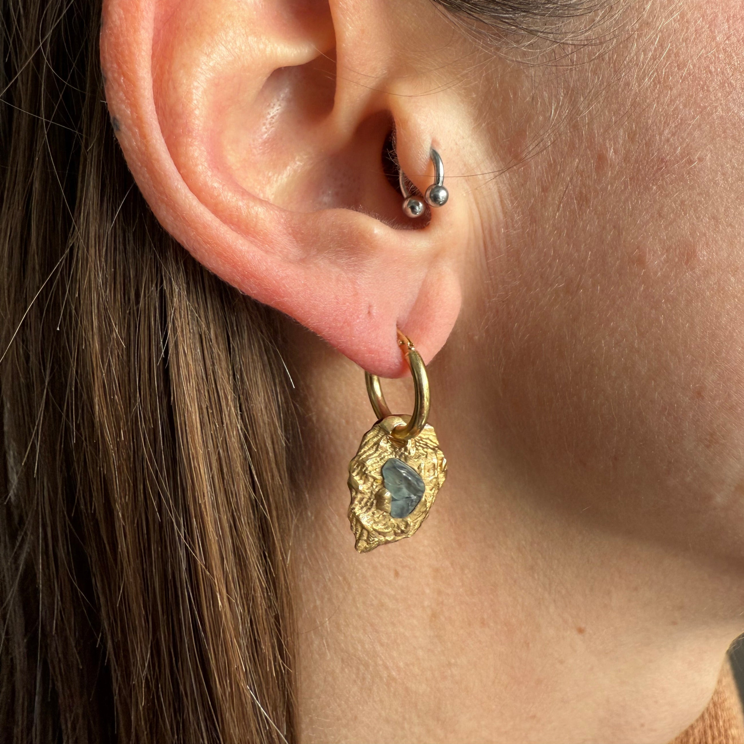 SAPPHIRE GEMSTONE HOOP 7