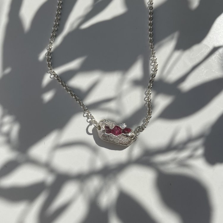RED SPINEL GEMSTONE CHAIN 1