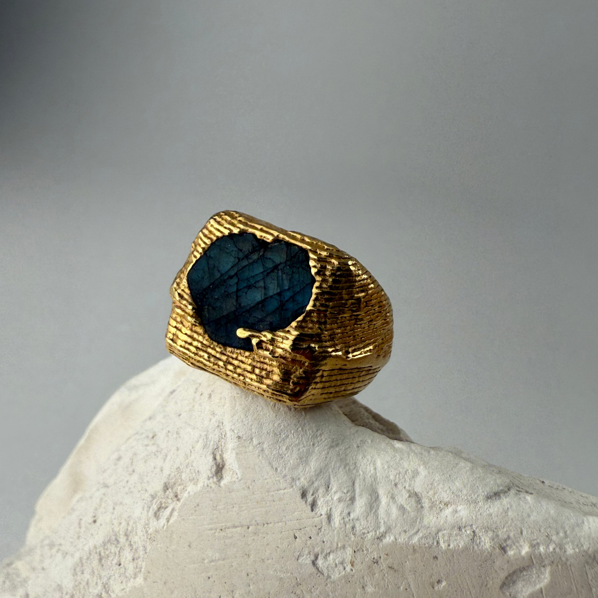 HESTER XV SIGNET RING
