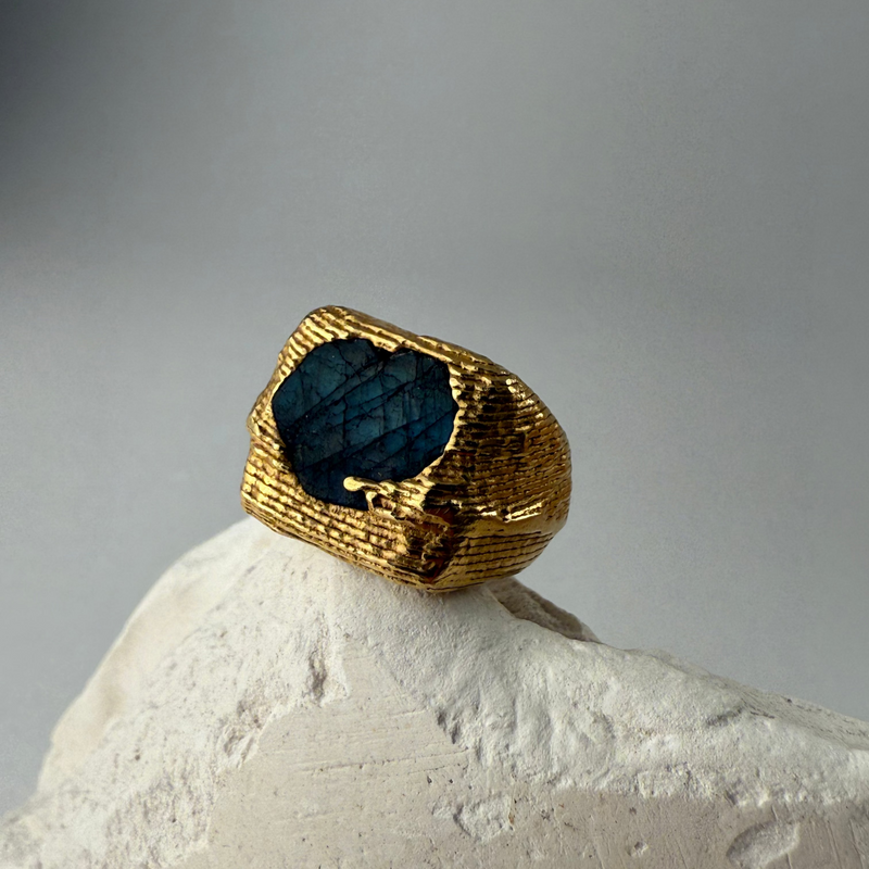 HESTER XV SIGNET RING