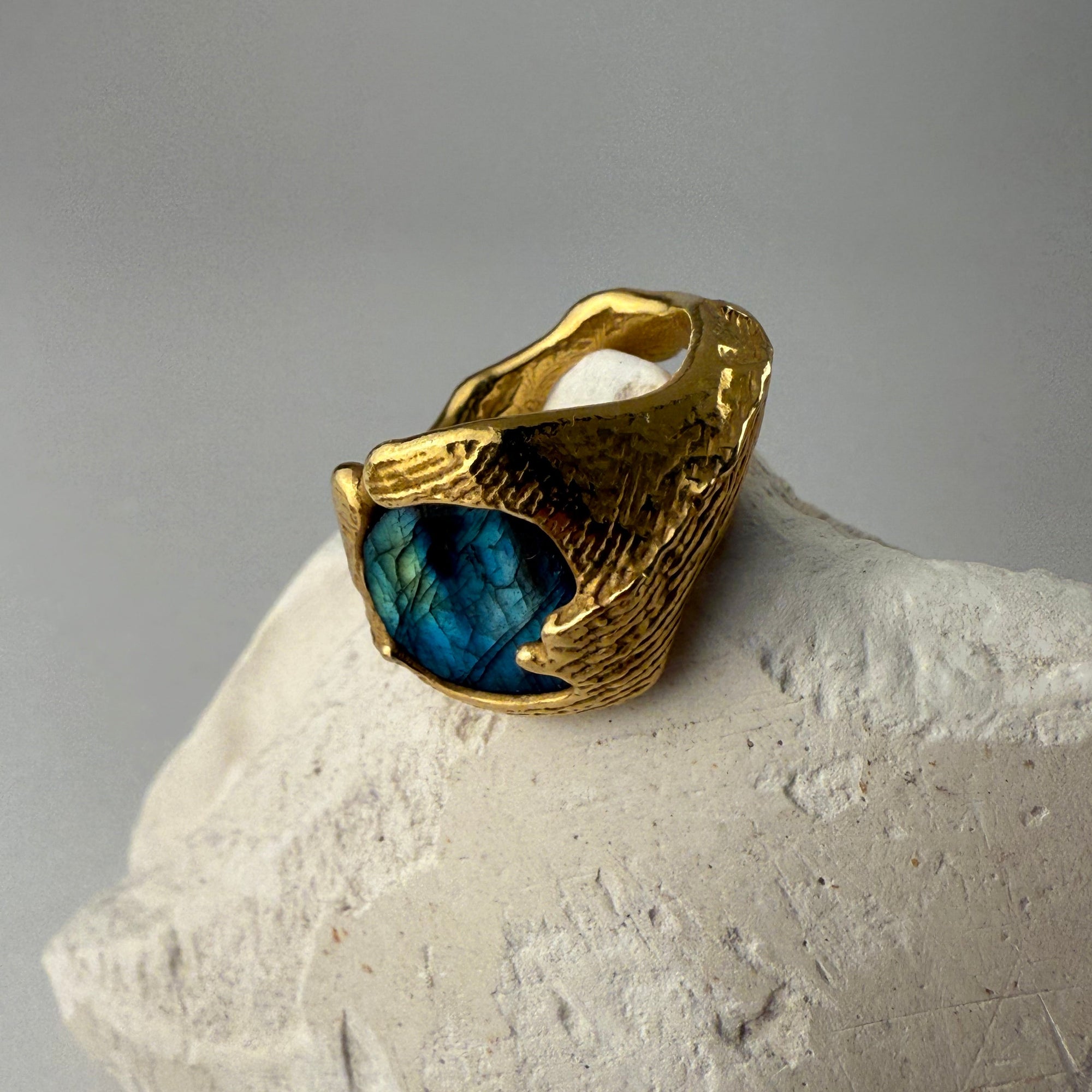ASA V SIGNET RING