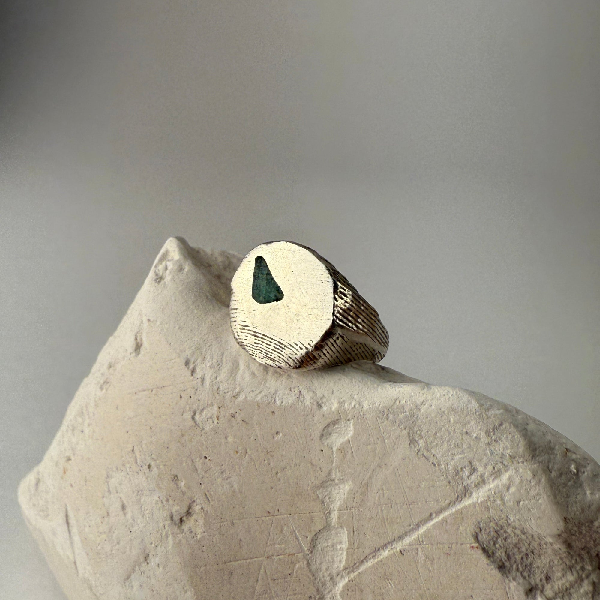 ADELIA VIII SIGNET RING
