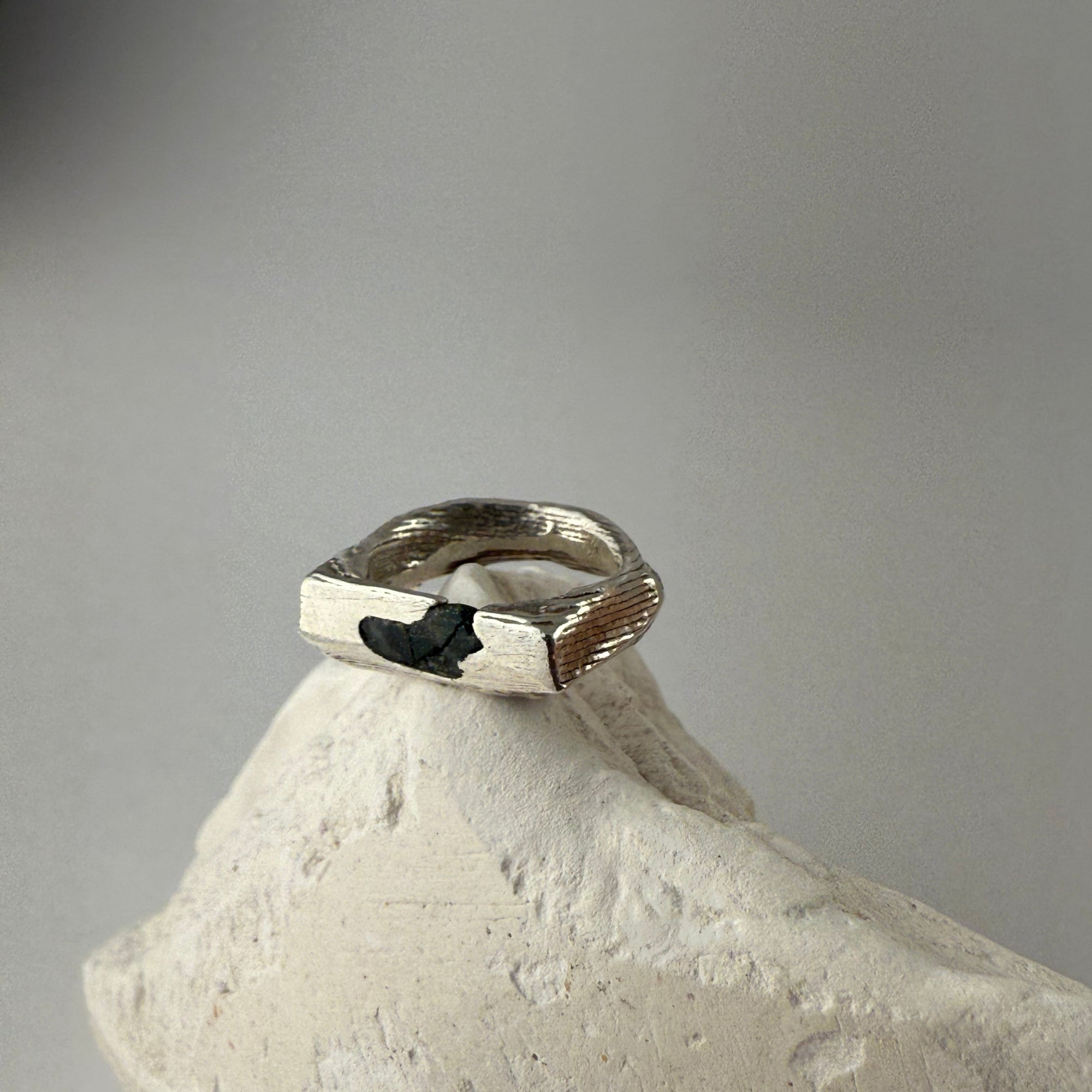 ISRAEL XVI SIGNET RING