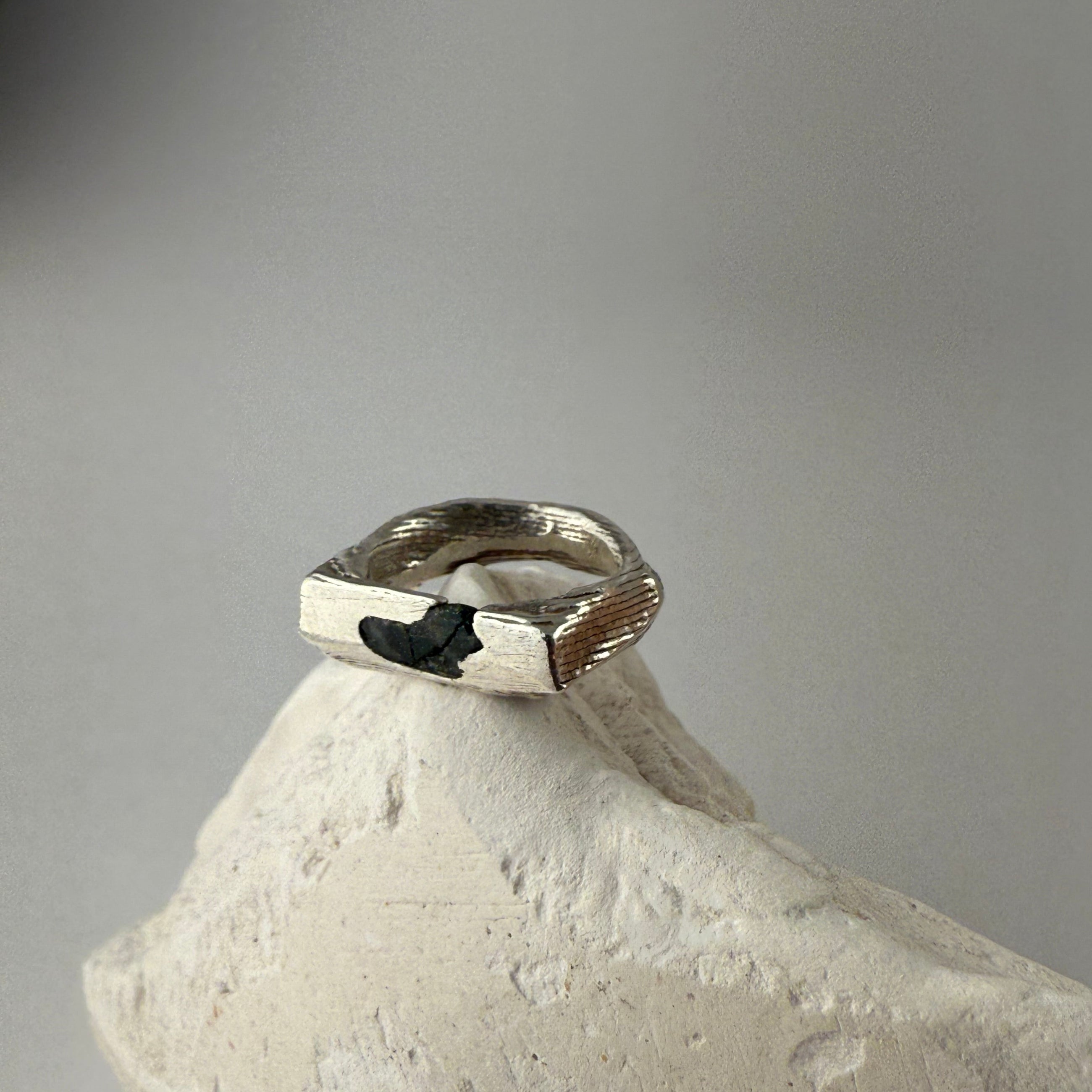 ISRAEL XVI SIGNET RING