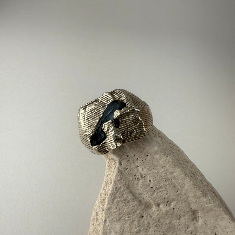 HESTER XVII SIGNET RING
