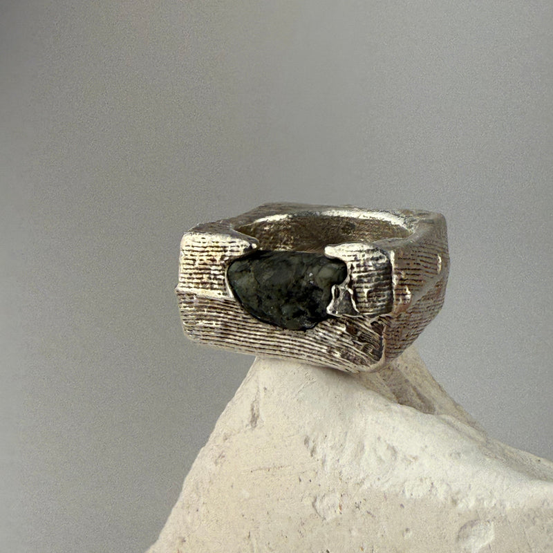 GEORGE XIX SQUARE RING