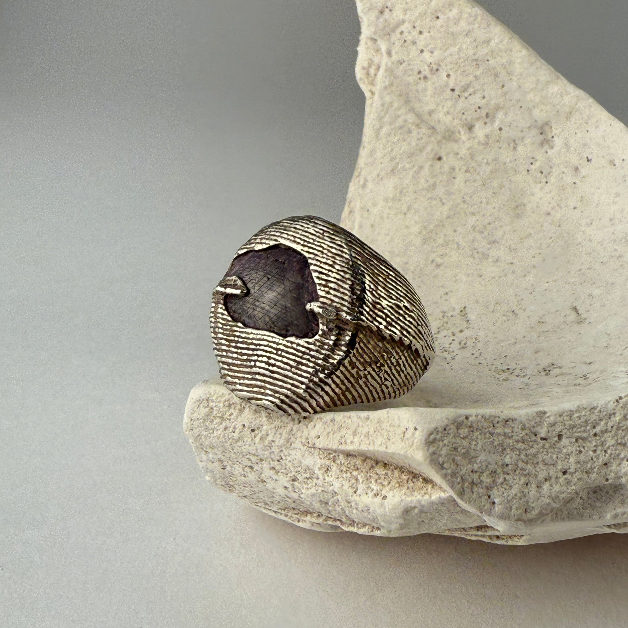 MINNIE VIII SIGNET RING
