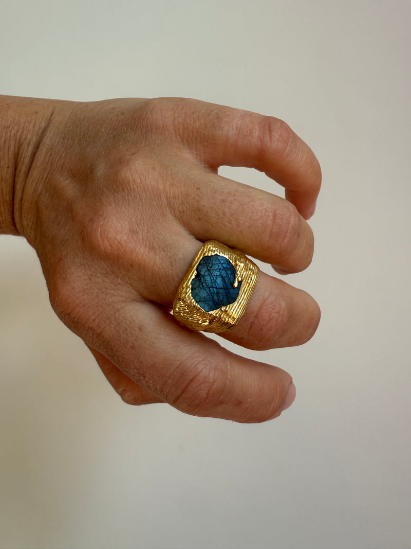 HESTER XV SIGNET RING