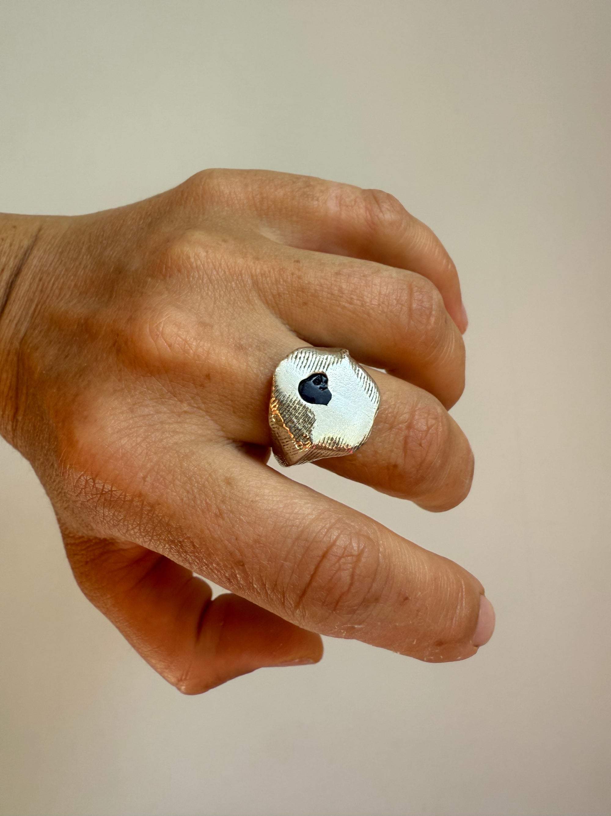 MINNIE IX SIGNET RING