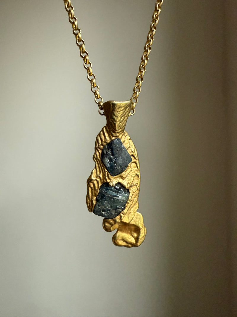 BLUE SAPPHIRE DROP PENDANT 5