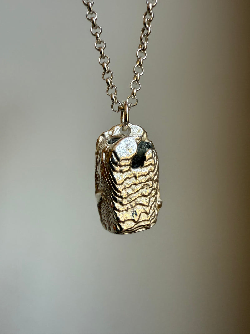 GREEN ROUGH EMERALD PENDANT