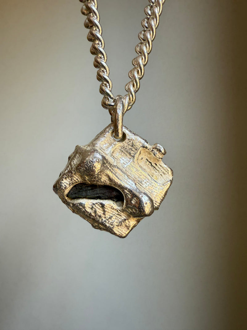 LABRADORITE CHUNKY PENDANT