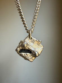 LABRADORITE CHUNKY GEMSTONE PENDANT 1