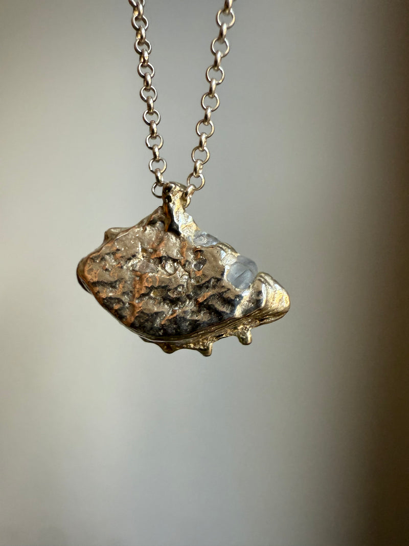 PALE BLUE SAPPHIRE PENDANT