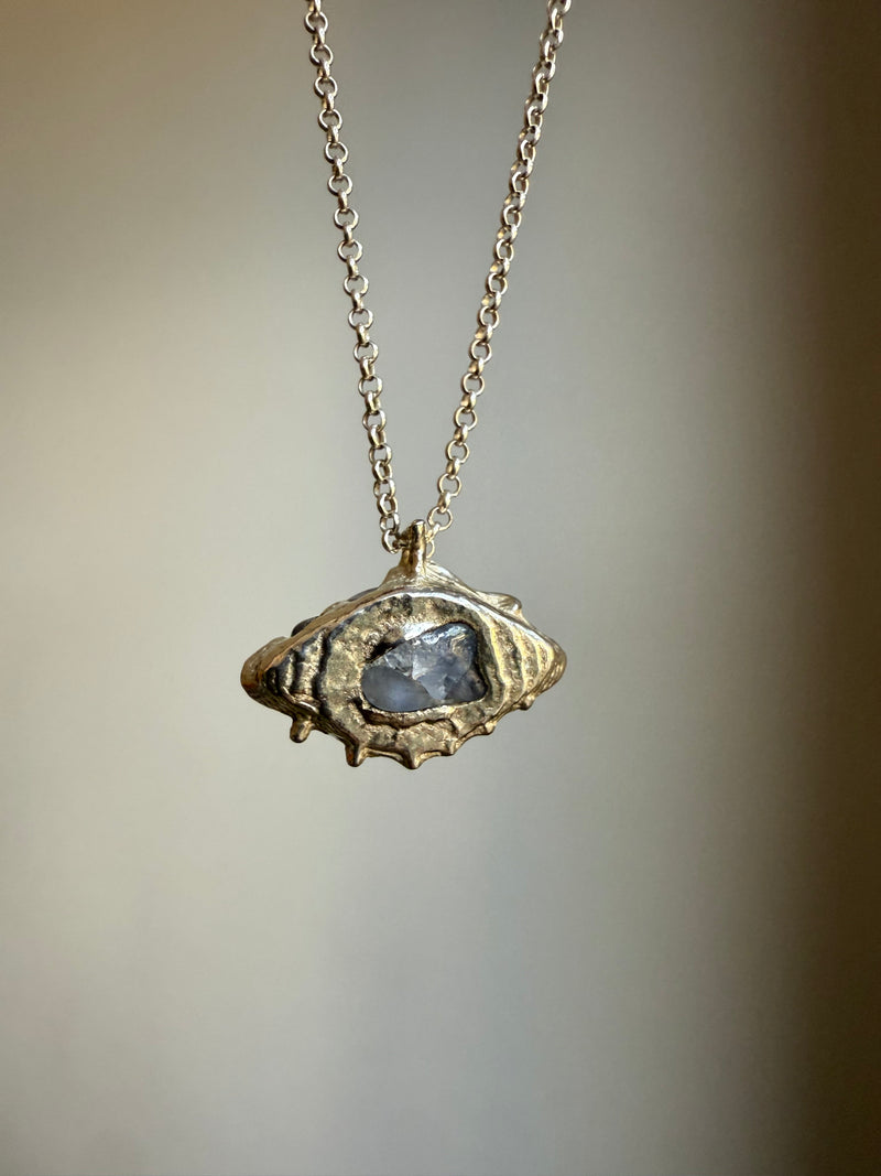 PALE BLUE SAPPHIRE PENDANT