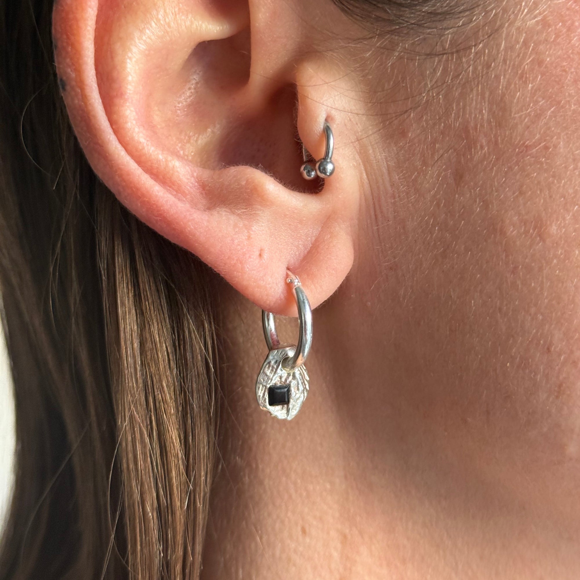 BLACK SPINEL GEMSTONE HOOP 1