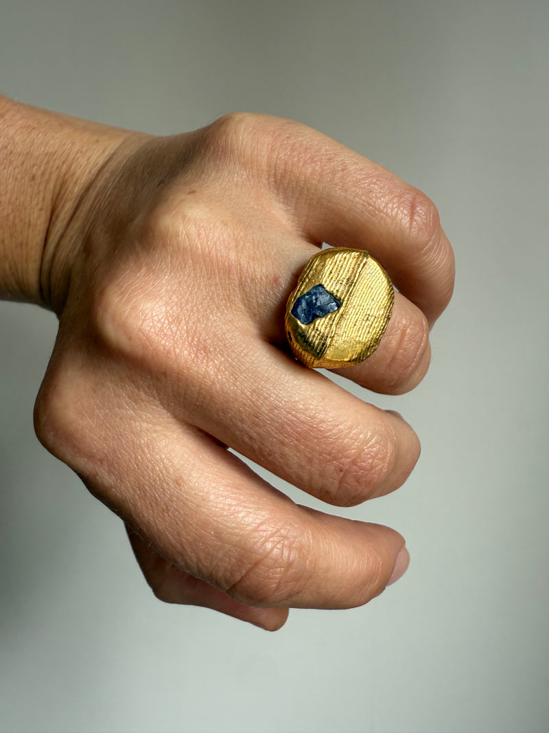OLIVE VIII SIGNET RING