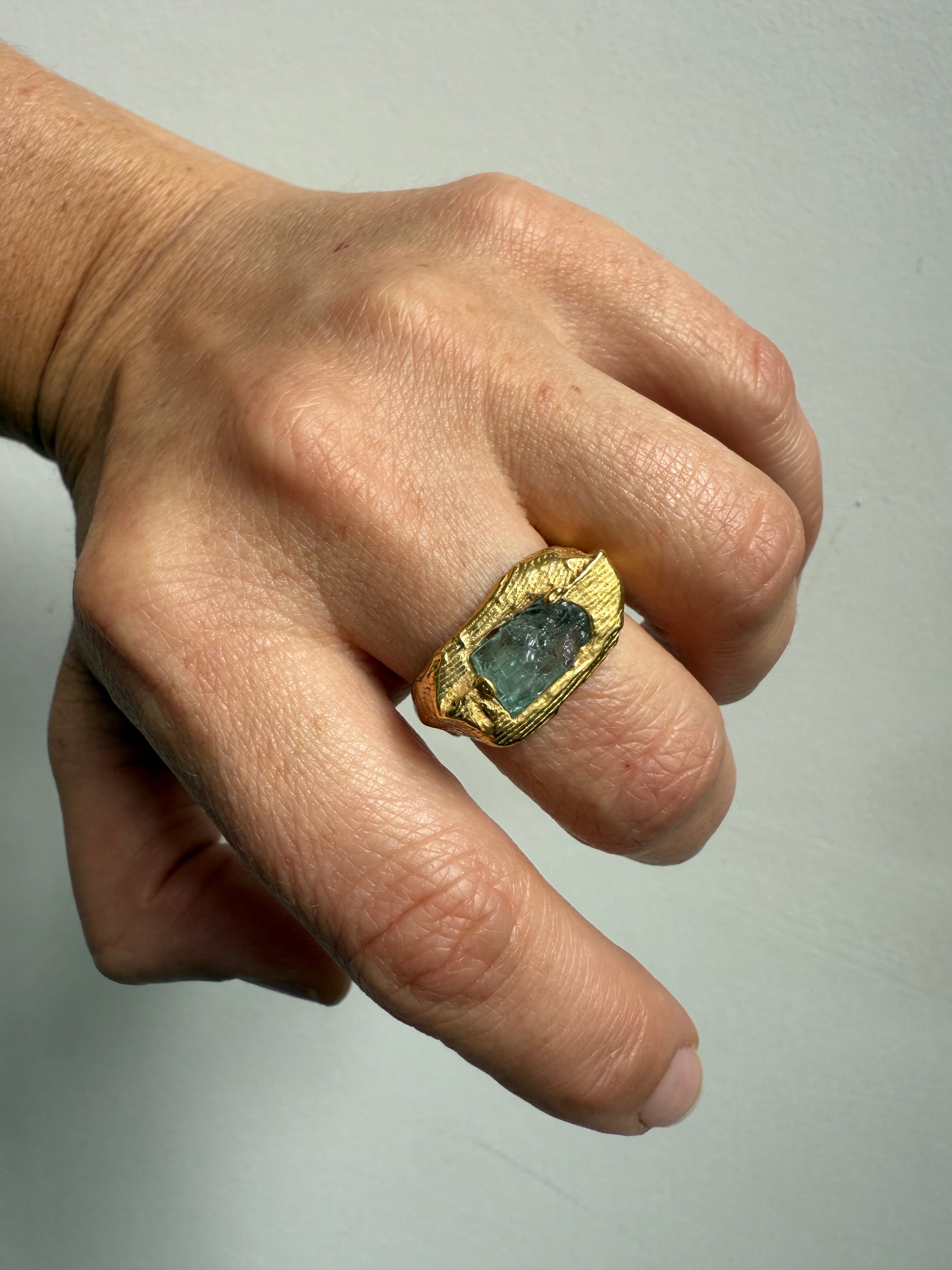 OLIVE IX SIGNET RING