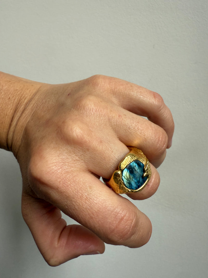 ASA V SIGNET RING