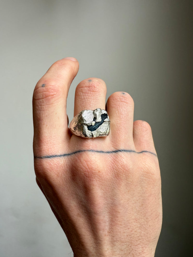 HESTER XVII SIGNET RING