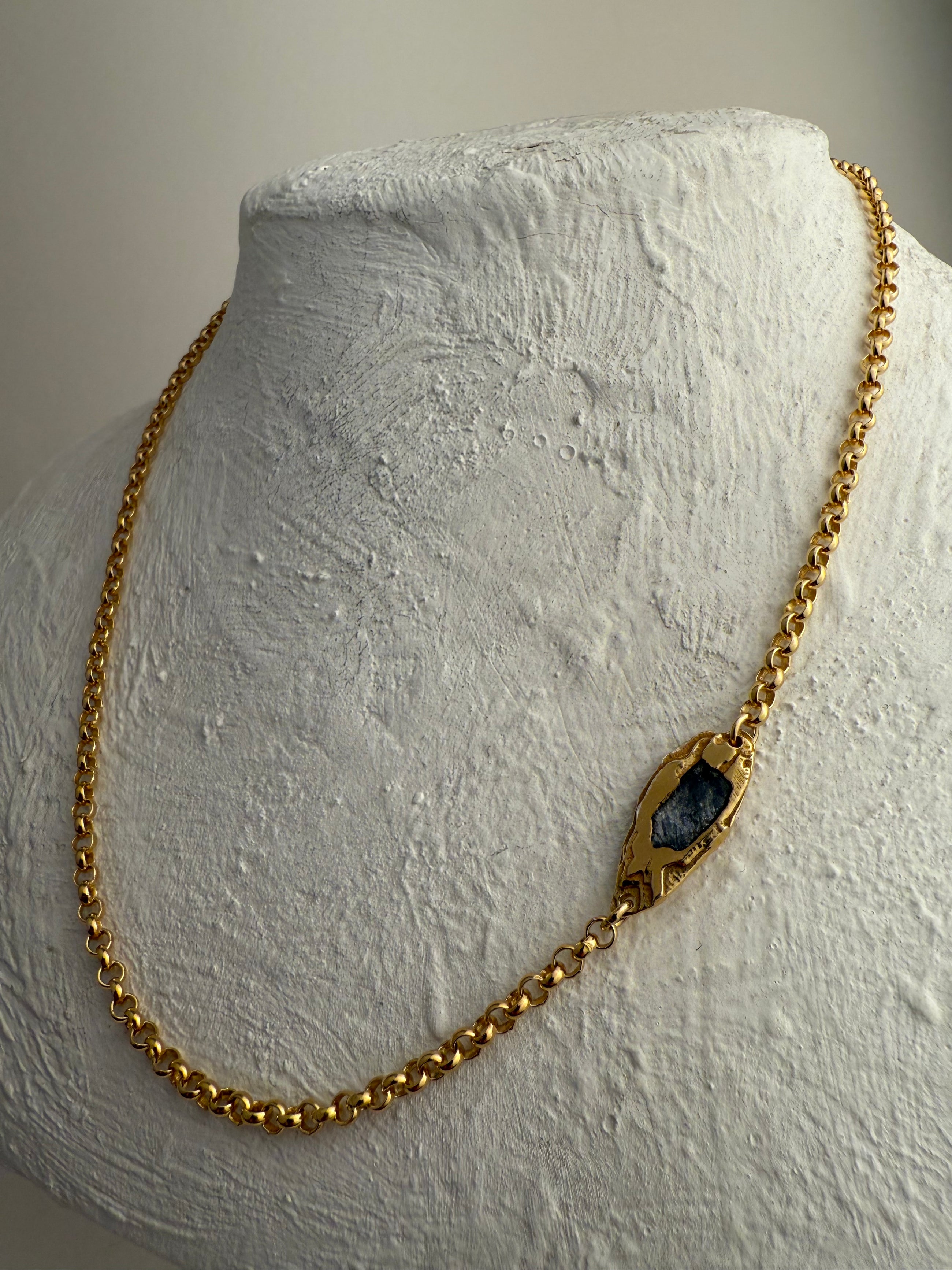 SAPPHIRE GEMSTONE CHAIN 18