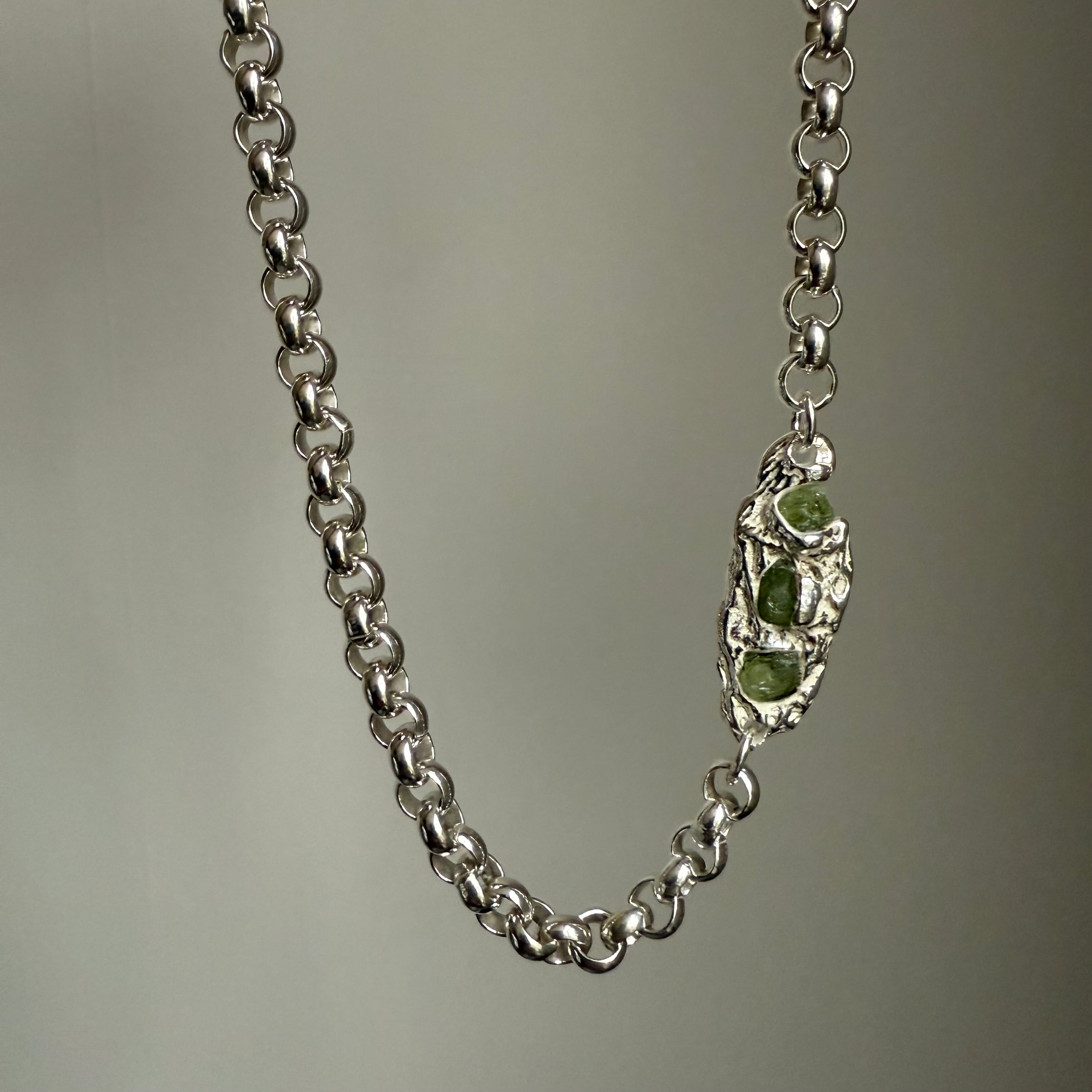 PERIDOT GEMSTONE 1